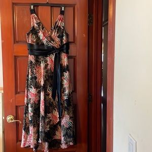 Evan-Picone Ladies V-Neck and Back Black/Floral Dress